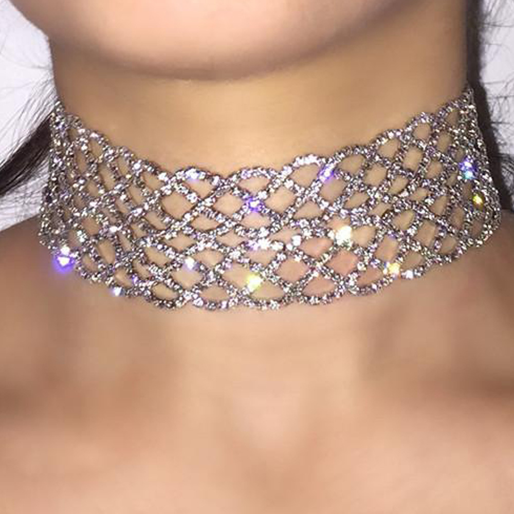 Women Accessories In Amazon - Damen-Halskette mit Glitzersteinen und Kettenartiger Struktur